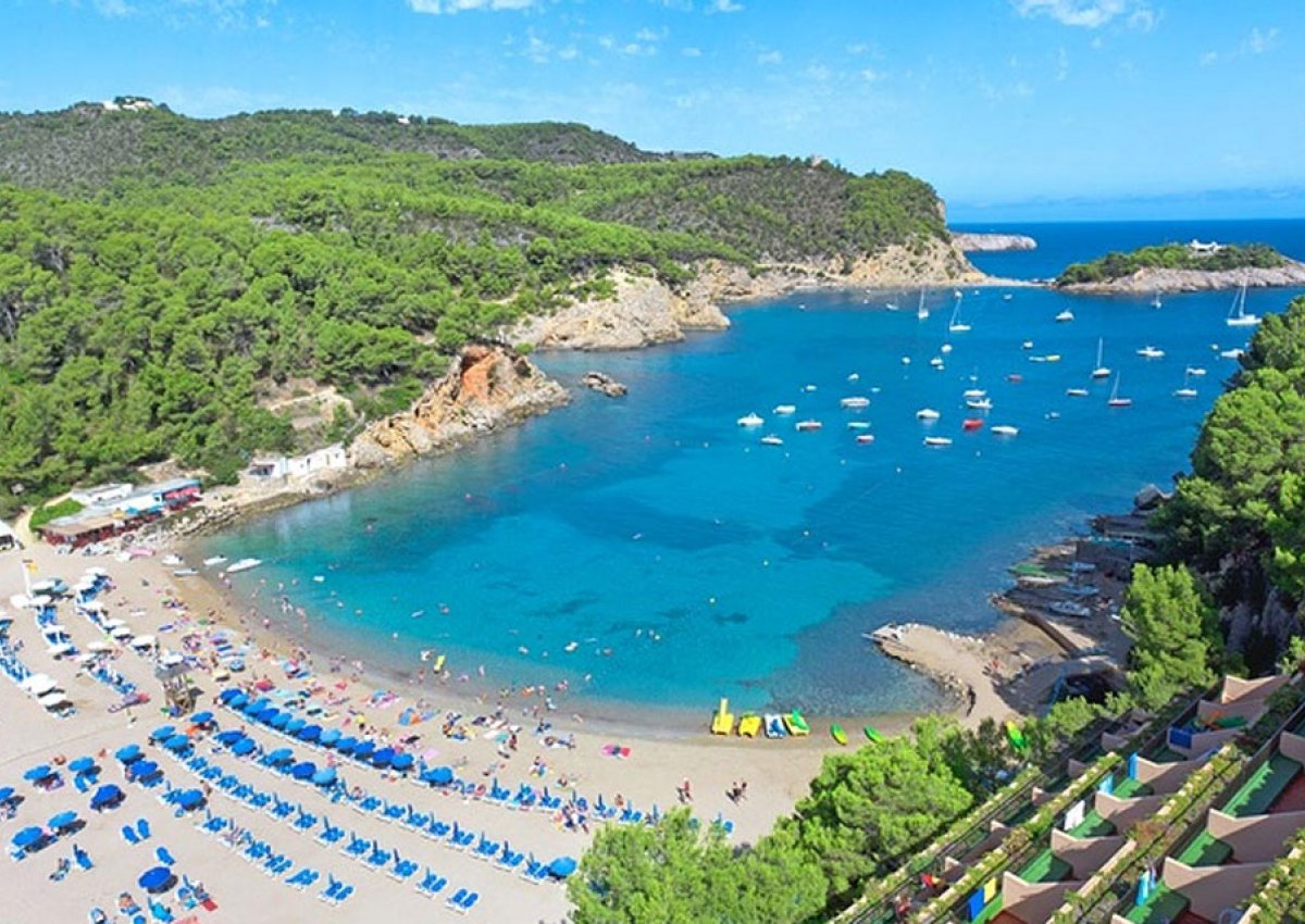 A boat trip around the best coves in the north of Ibiza