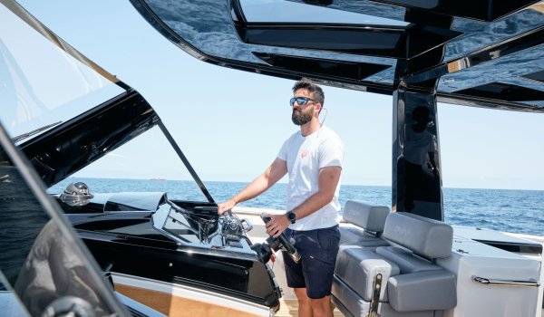 Seguridad en el mar: consejos para un viaje seguro en barco a motor